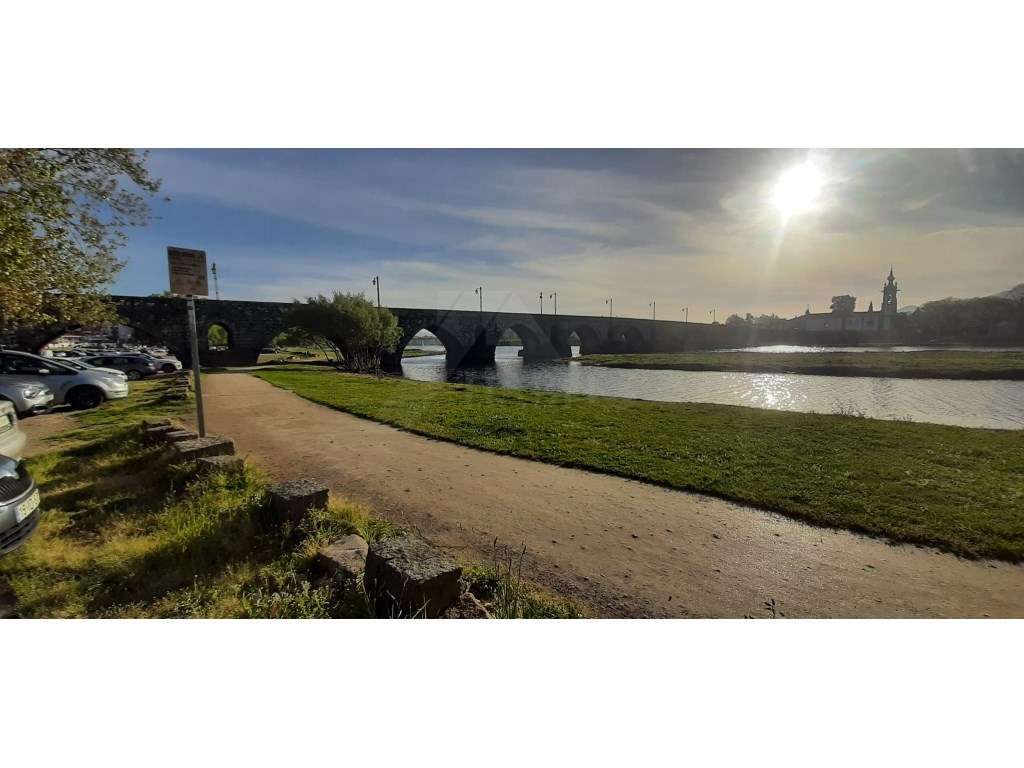 Prédio no centro de Ponte de Lima - Grande imagem: 5/19