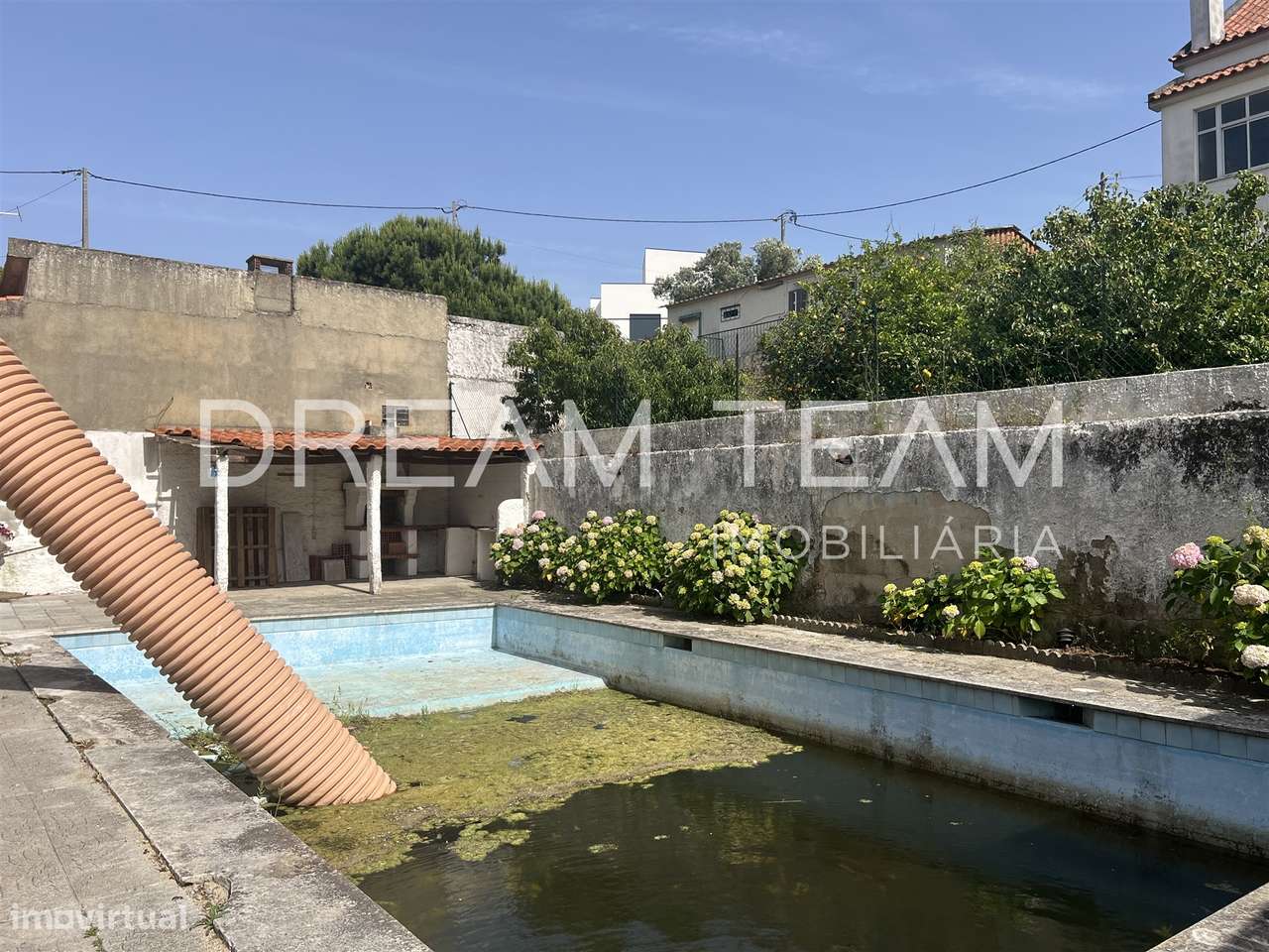 Moradia T7 com Piscina na Charneca da Caparica-36