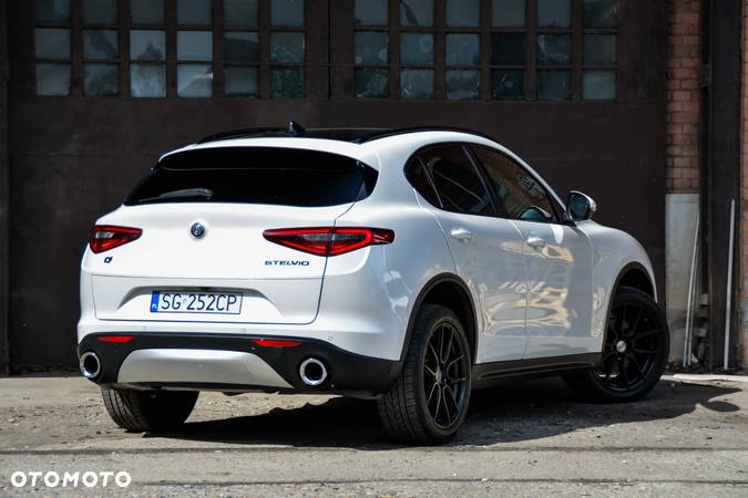 Alfa Romeo Stelvio 2.0 Turbo 16V AT8-Q4 Ti - 6