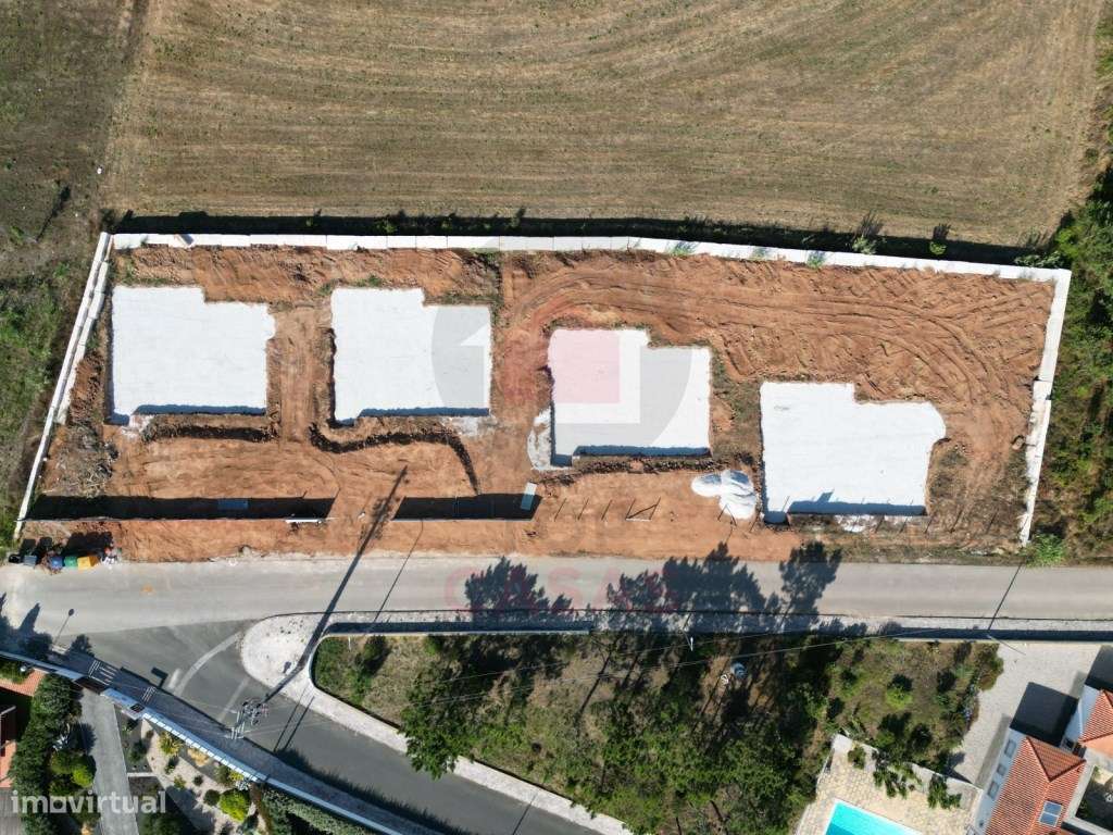 Moradia estilo contemporâneo na encosta da Lagoa de Obidos - Grande imagem: 2/24