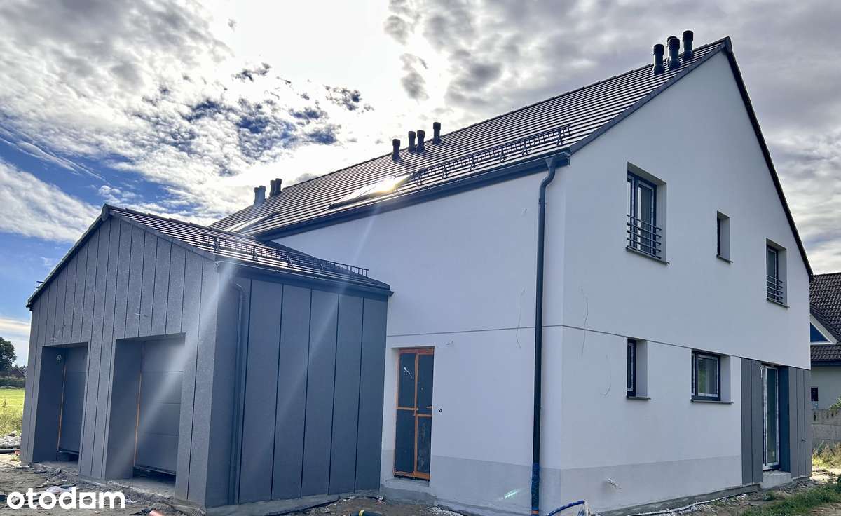 Dom z garażem, 4 sypialnie, pompa ciepła+kominek, strych-7