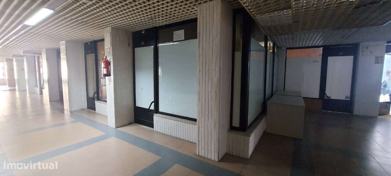 Espaço Comercial no Centro Comercial Académico em Viseu-14