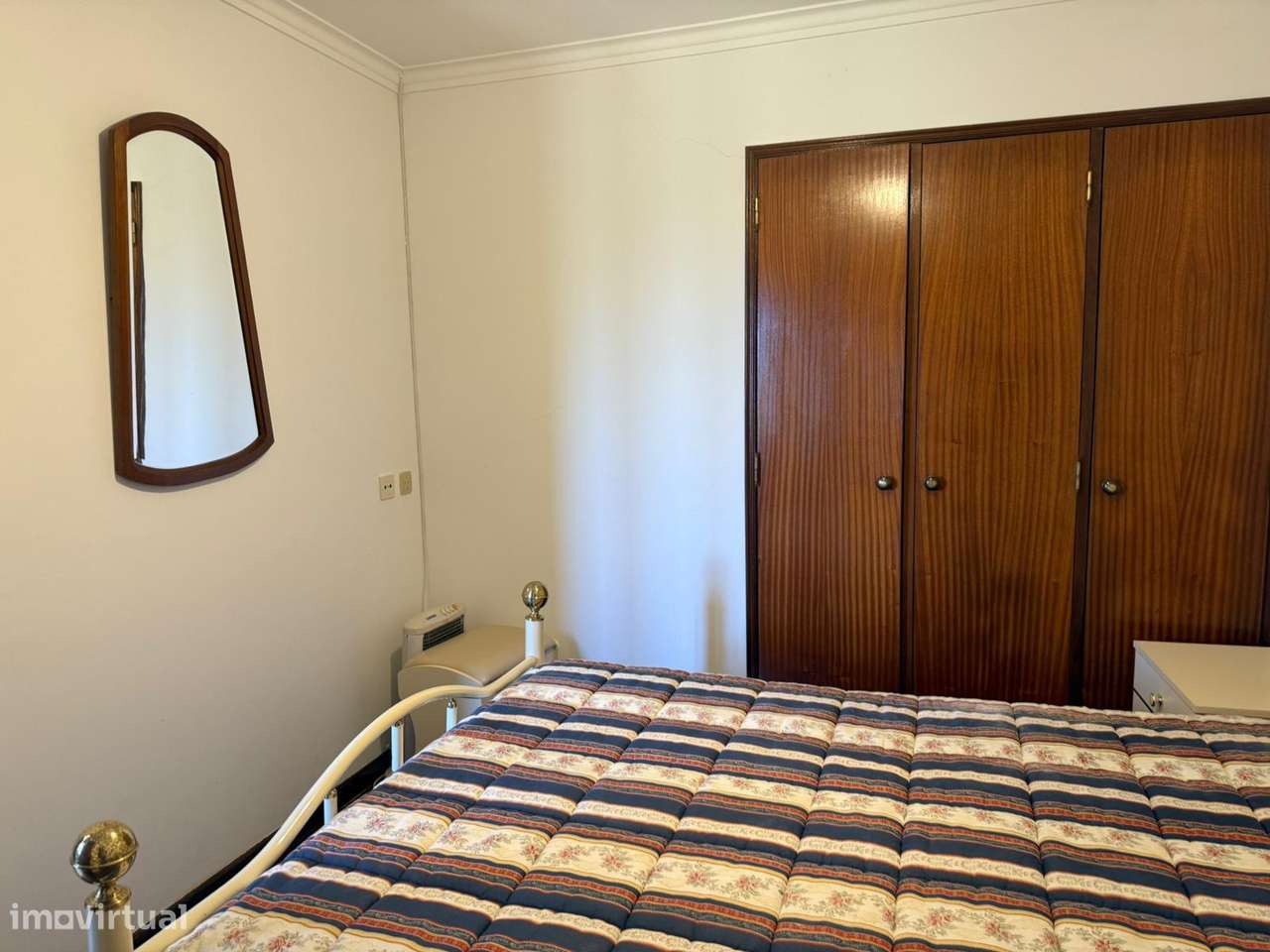 Moradia antiga com terreno, furo de agua e painéis solares aquecimento-27