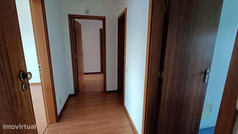 IMÓVEL ARRENDADO ATÉ FEVEREIRO 2026  Apartamento T3-6