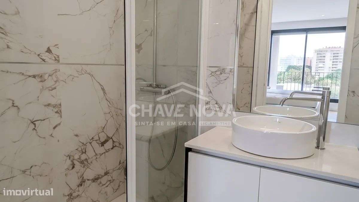 Apartamento T3 c/ Terraço (77.35m2) e Garagem Box em Mafamude-5