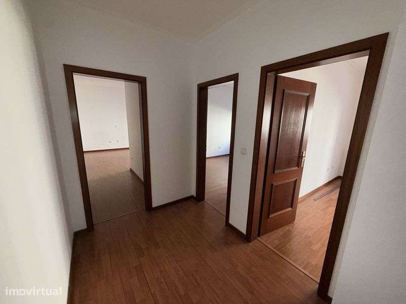 AP T3 Espaçoso com Varandas e Garagem junto ao Palacio do Gelo-Viseu - Grande imagem: 4/8