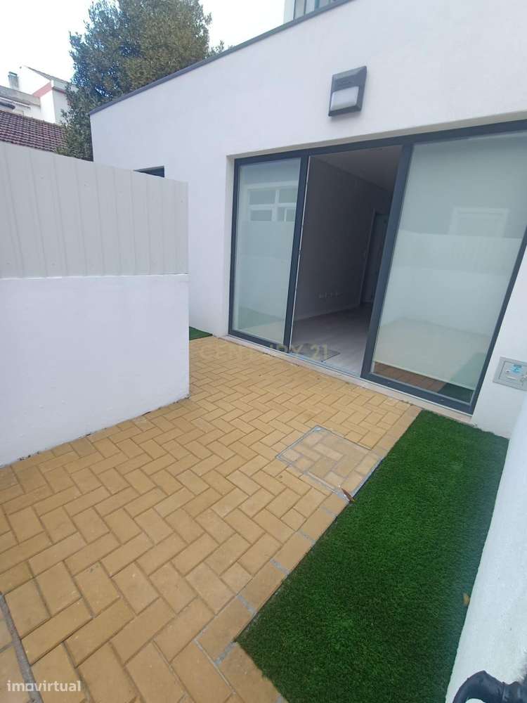 Apartamento T2 semi-novo, no Alto do Seixalinho, Barreiro-26