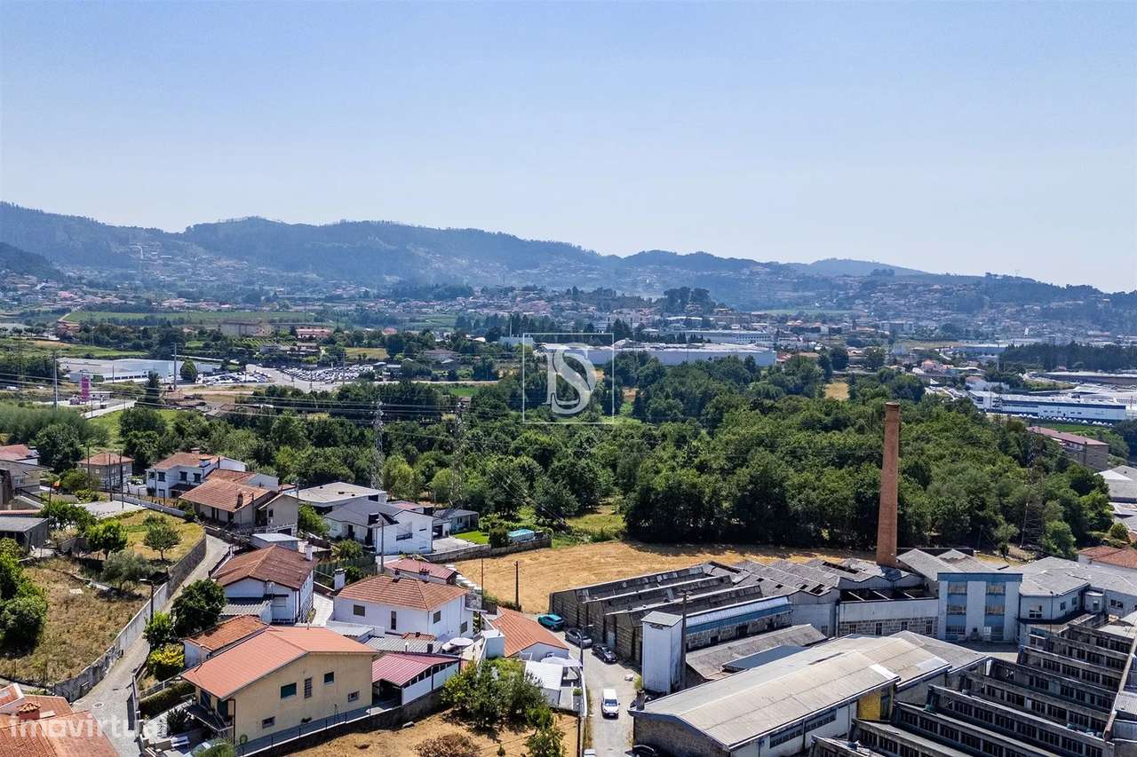 Moradia Térrea T2+1 Renovada | São Martinho do Campo-40