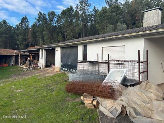 Moradia sita em Rio de Couro e Casal dos Bernardos-2