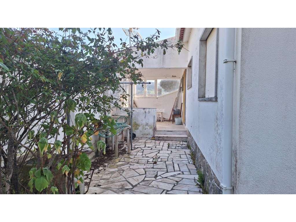 Moradia T3 no Mucifal, Colares, com terreno de 1165 m-18