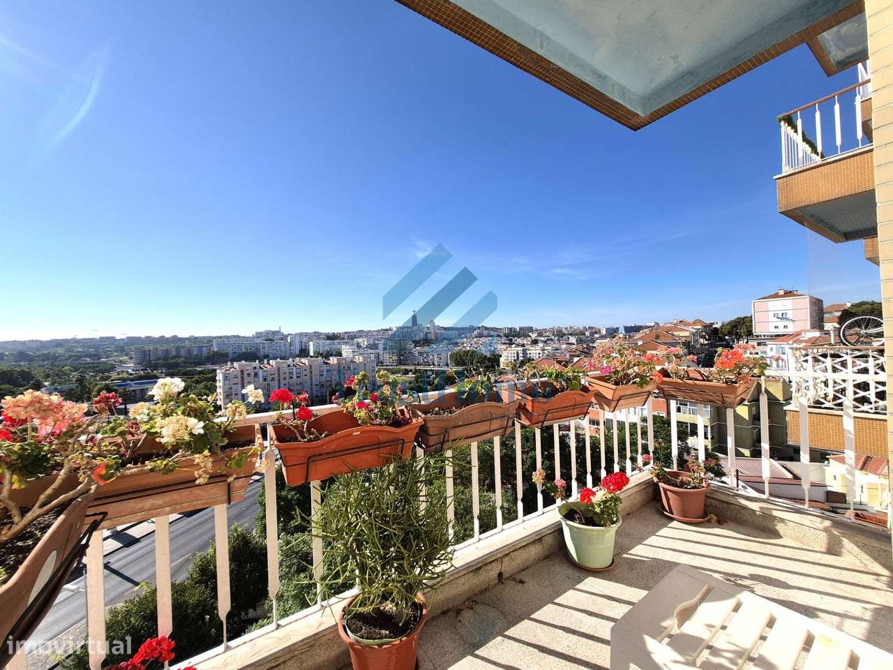 T3 com varanda e vista panorâmica sobre o Parque da Paz – Almada-20