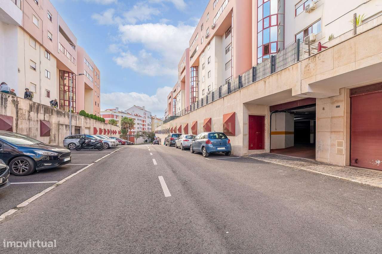 Apartamento T3, com Box de 85 m2 e Arrecadação em Odivelas-30