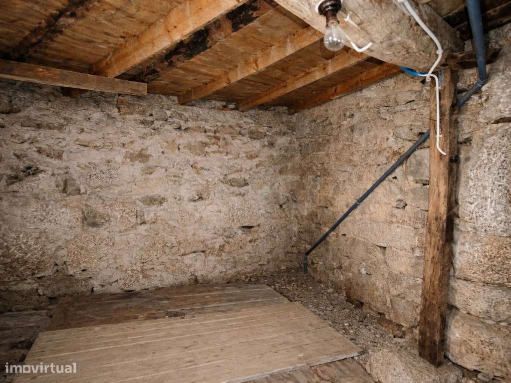 Muito Mais do Que Parece: Casa com traça tipicamente beirã. T1 com ...-19