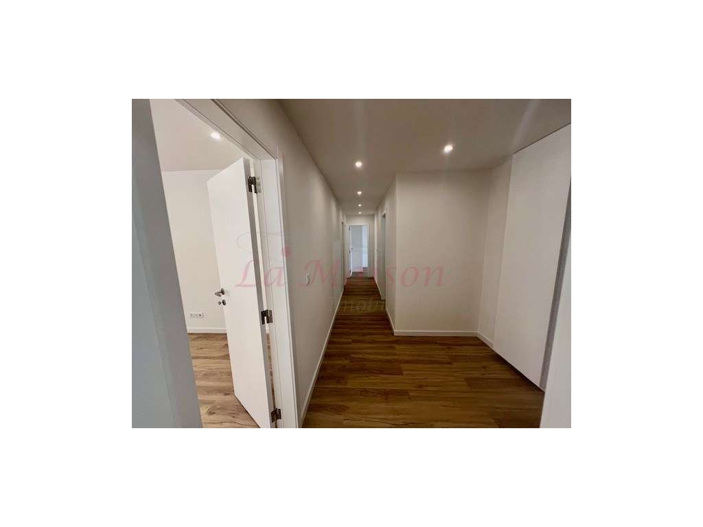 Apartamento T3 totalmente remodelado na Amadora-35