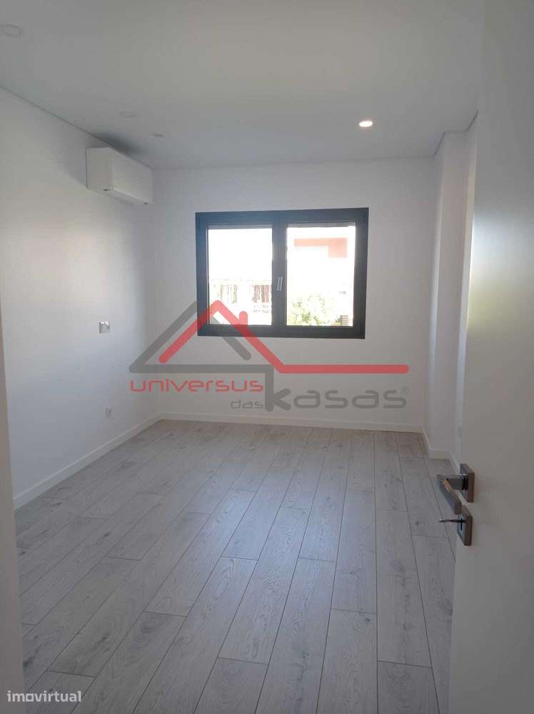 Apartamento Novo T5 Duplex c/ garagem na Urb Alto dos Moinhos, Montijo-14
