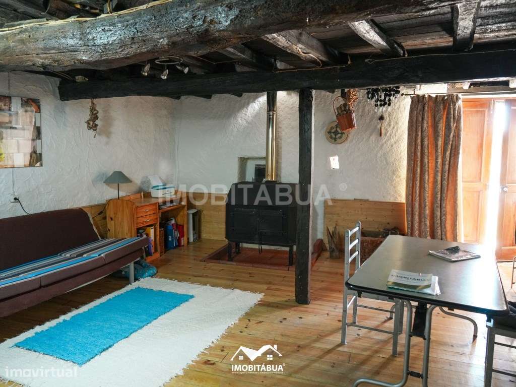 Casa Tradicional Portuguesa com Quintal, Vista e Muitos Detalhes Au...-5