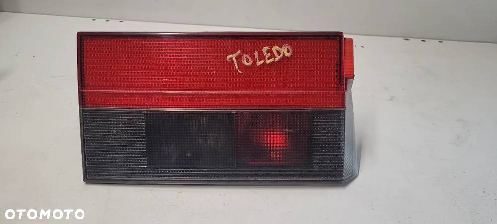 LAMPA TYŁ 1L0945094AK W KLAPĘ Seat Toledo I 1.9 D - 1