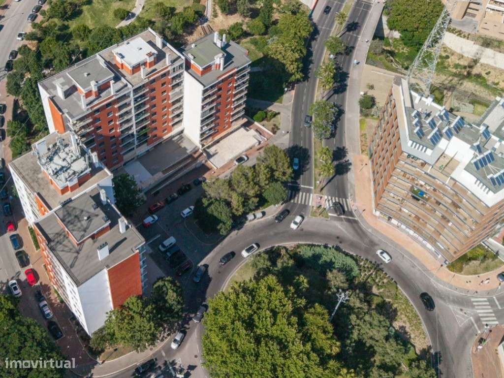 T3 Totalmente Remodelado e estacionamento para 3 a 4 carros - Colin...-27