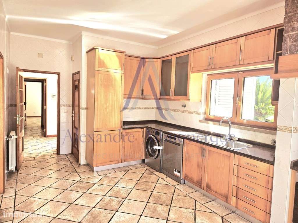 Moradia Isolada com Piscina T3+2-5