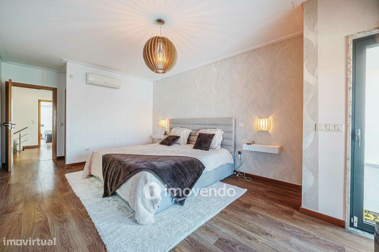 Apartamento T4 Duplex, com estacionamento e arrecadação, no Barreiro-24