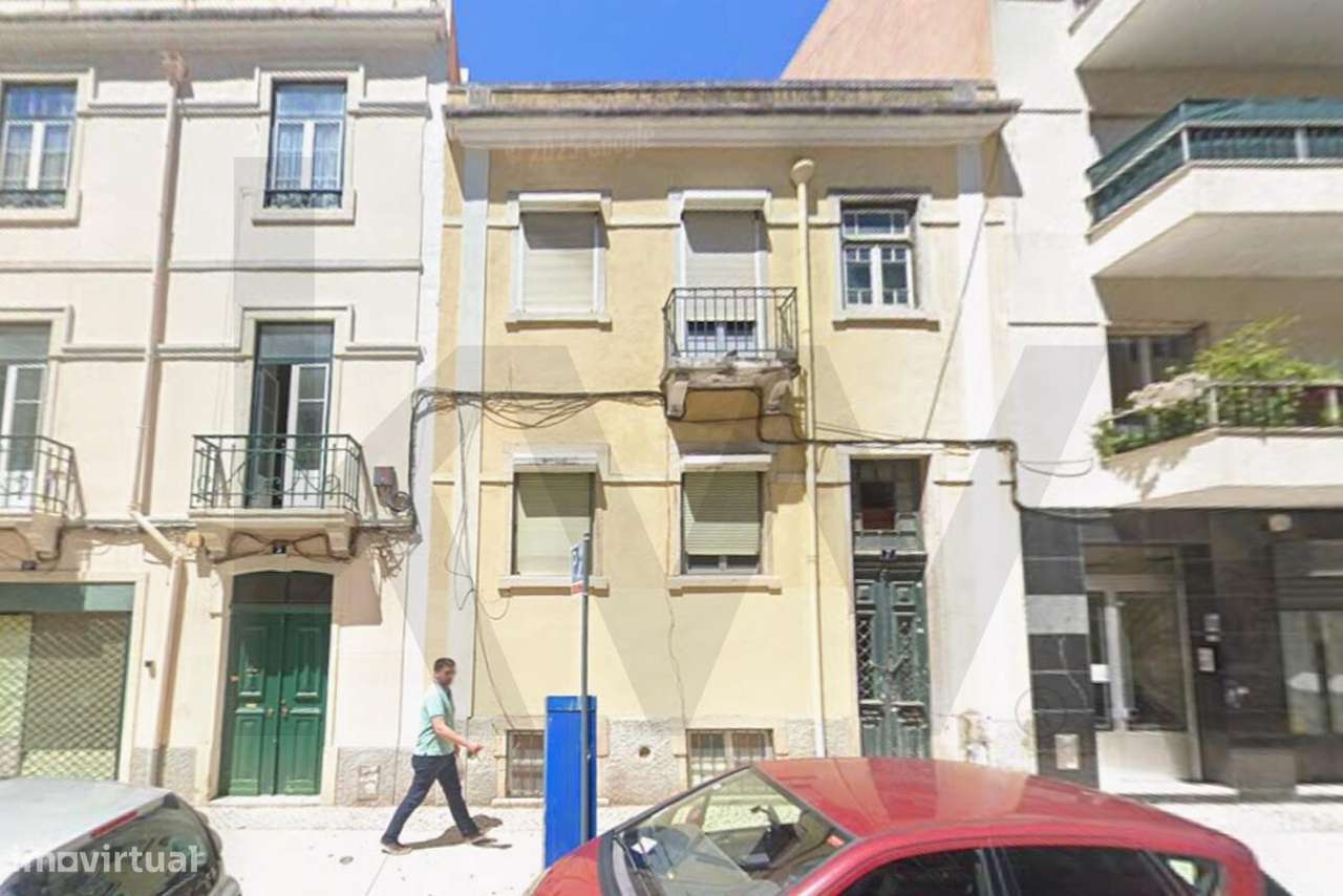 A sua Moradia de Sonho no Coração de Lisboa – Prédio com Jardim Privat-0