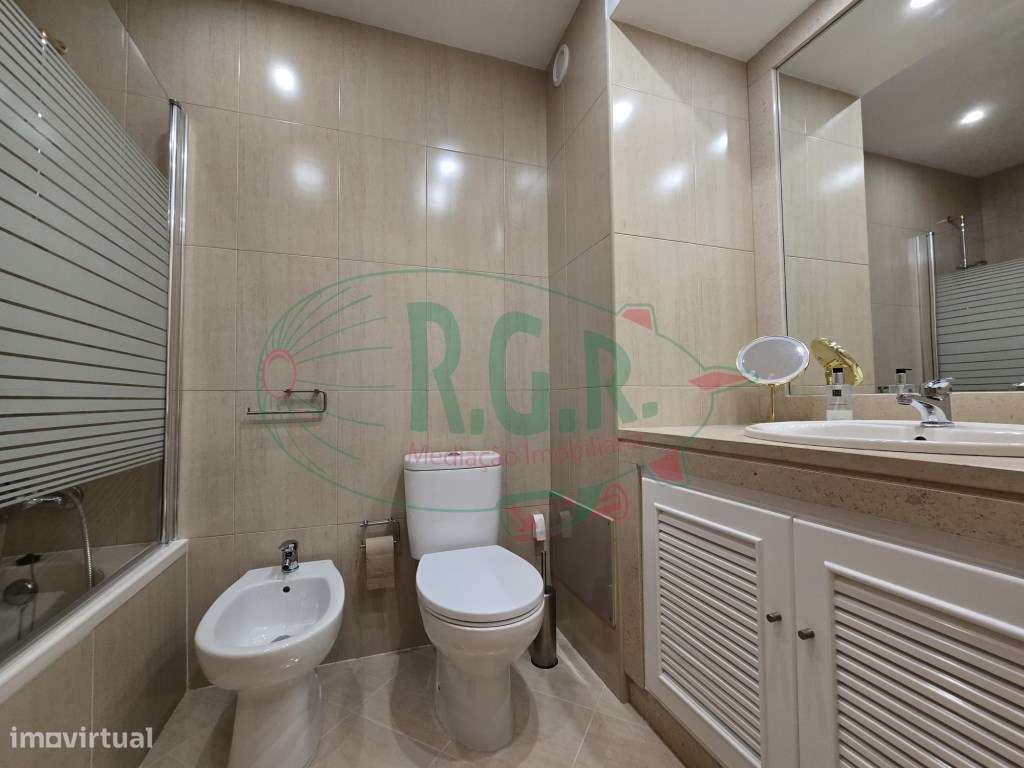 Apartamento T2| Lg Garagem 2 Carros | Localização Central São Cosme-41