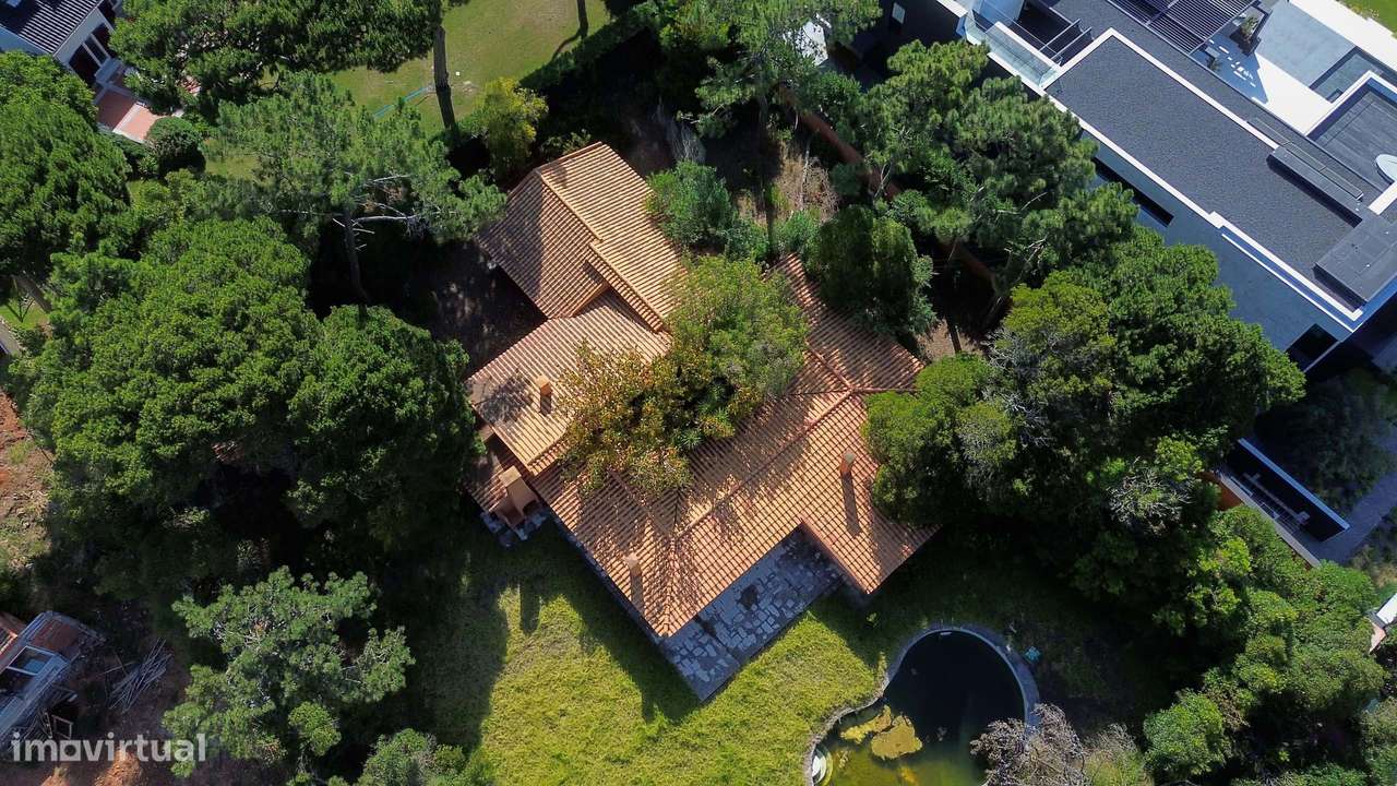 MORADIA EM LOTE DE TERRENO DE 1.940m² COM PROJECTO APROVADO-16