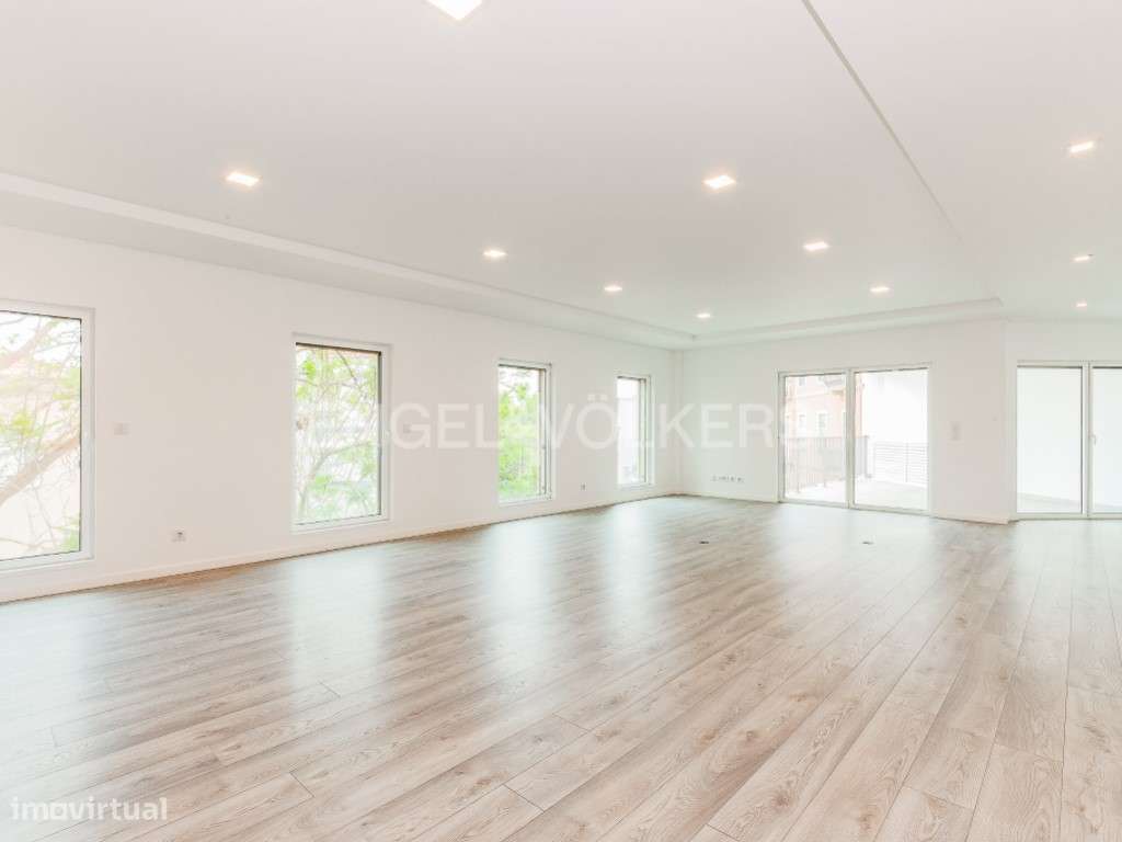 T2 com terraço e garagem a 100 metros do Jardim da Estrela - Grande imagem: 3/46