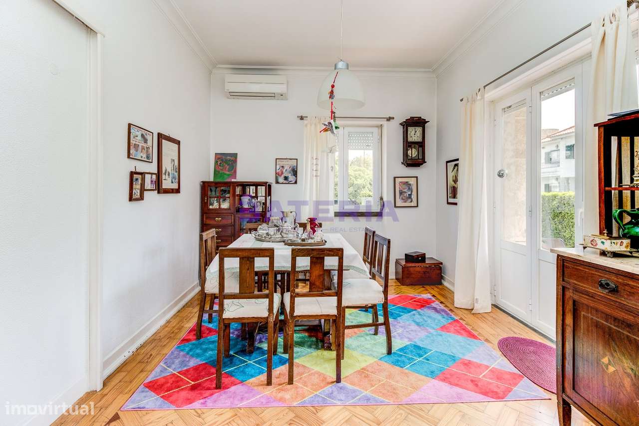 Moradia Independente T5 em Linda-a-Velha-6