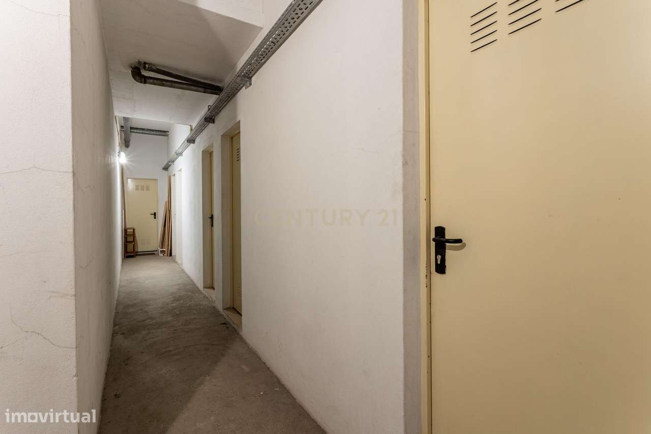 Moderno Apartamento T4 no Carregado em condomínio fechado-36