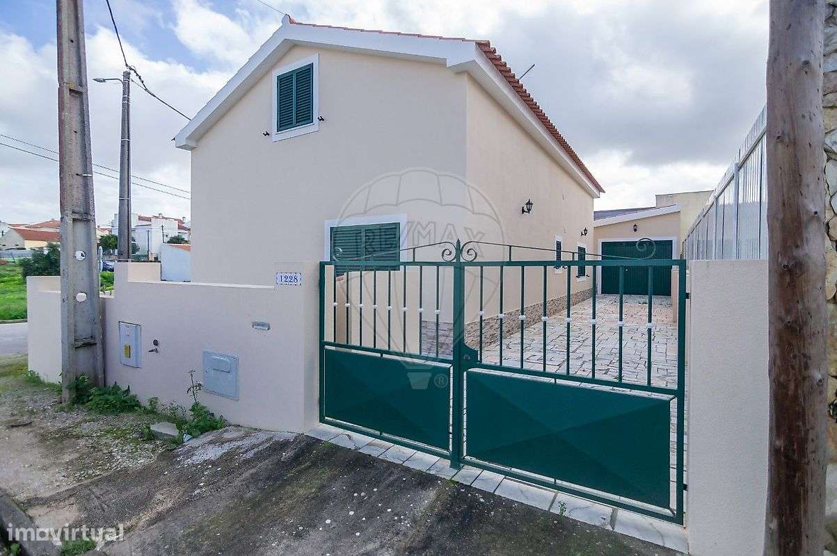 Moradia isolada T2+2 para venda na Quinta do Conde-3