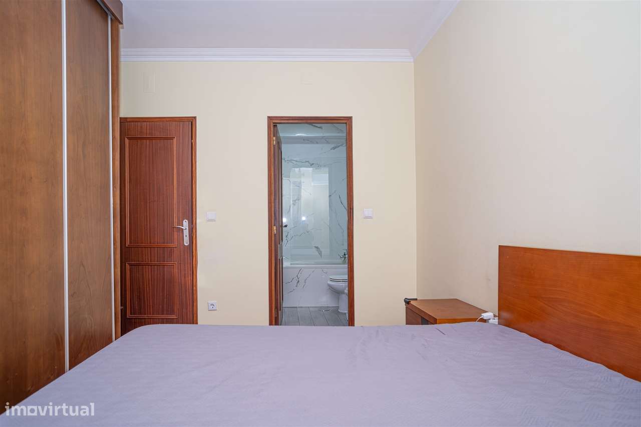 Apartamento T4 em Barcelos – Espaço, Conforto e Excelente Varanda!-13