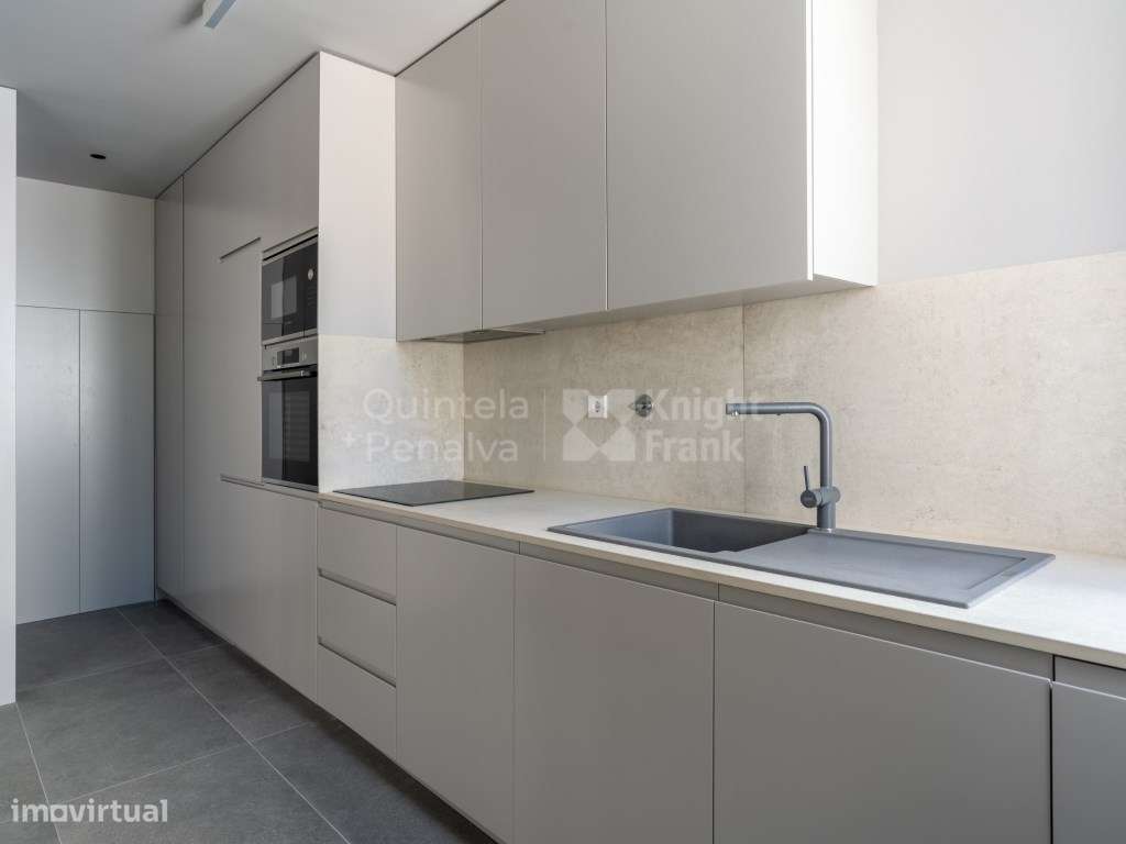 Apartamento T2 duplex com terraço e estacionamento nas Avenidas Novas - Grande imagem: 5/28