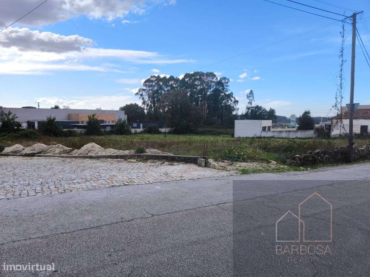 Terreno 775m2 p/ moradia 3 FRENTES térrea / dois pisos. Folgosa,Maia,-6