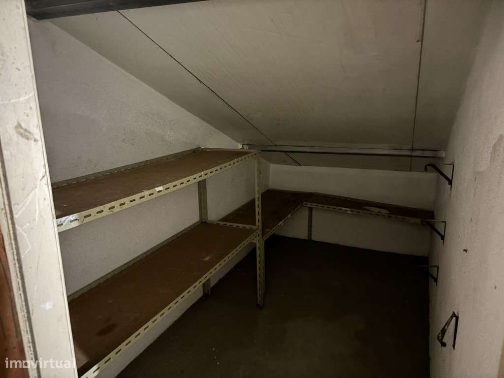 Apartamento T2 no Cacém com Arrecadação | Junto à Estação-18