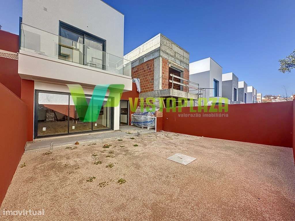 Moradia Geminada T3 Nova, excelente localização, Portimão - Grande imagem: 2/28