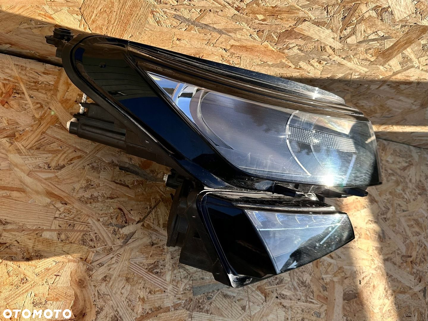 Skoda Kodiaq lampa przednia prawa zwykła LED 566941016B - 2