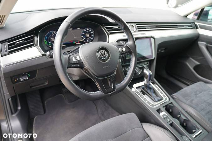 Volkswagen Passat - 21