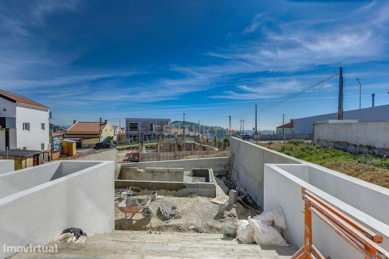 Moradia T4 com piscina em Caneças-15