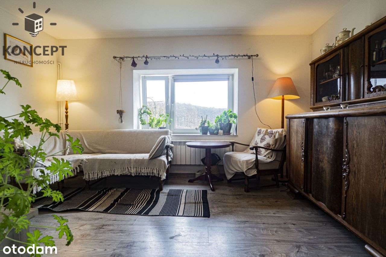 Dom z zabudowaniami z dużą, zieloną działką w cich-3