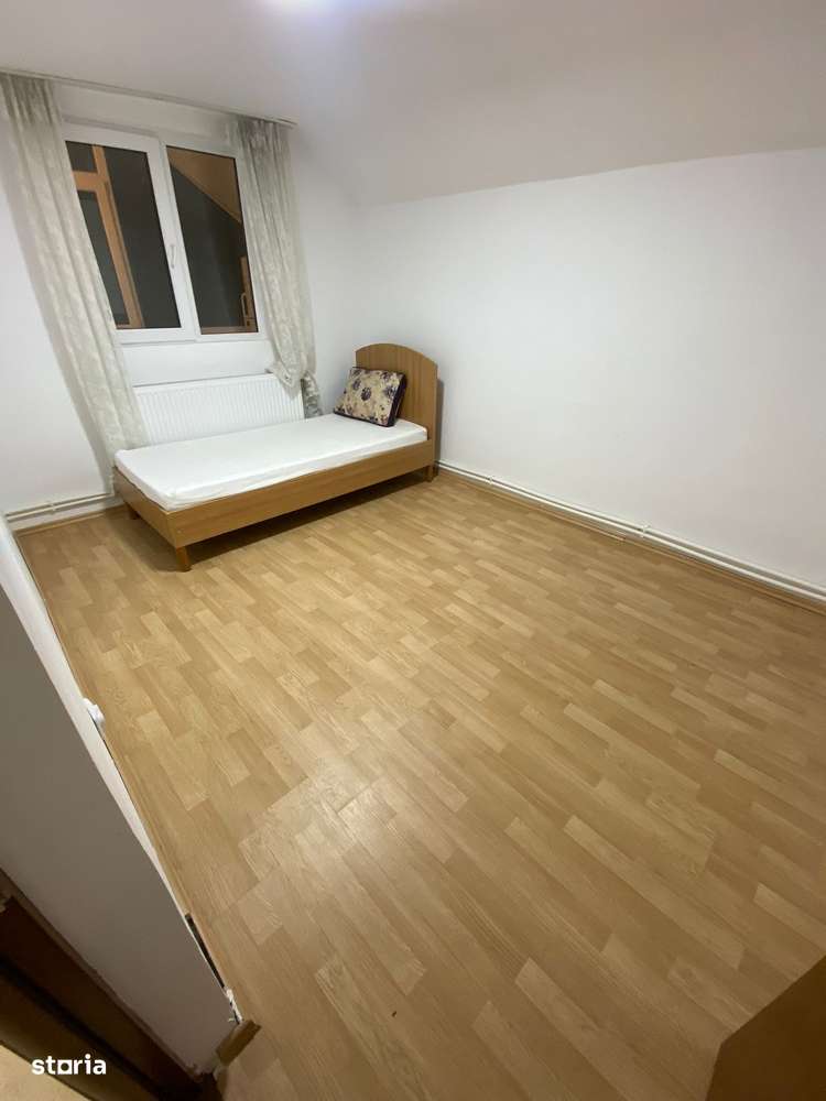 Vila P+1+M de vanzare in localitatea Lazu-5