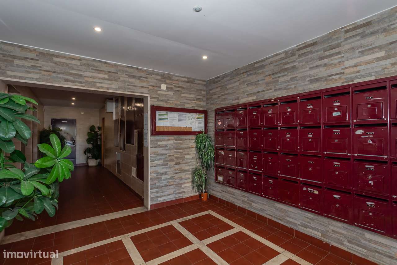 T3 em bom estado de conservação no Algueirão-22