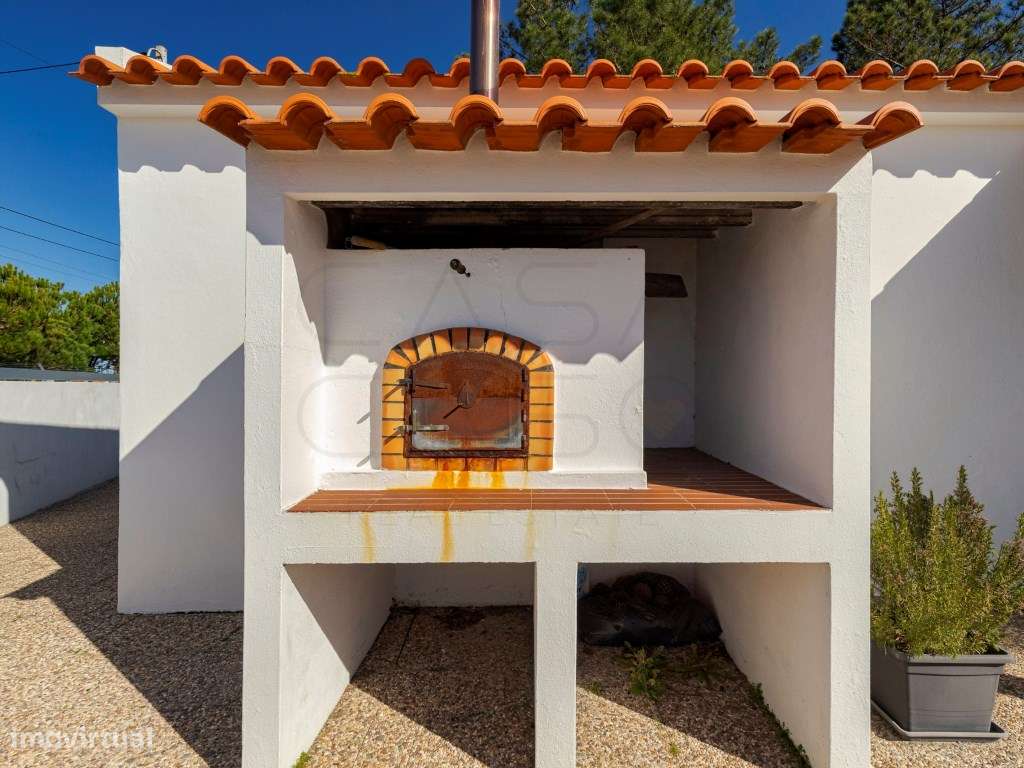 Moradia térrea com logradouro, piscina e estacionamento em Grândola-5