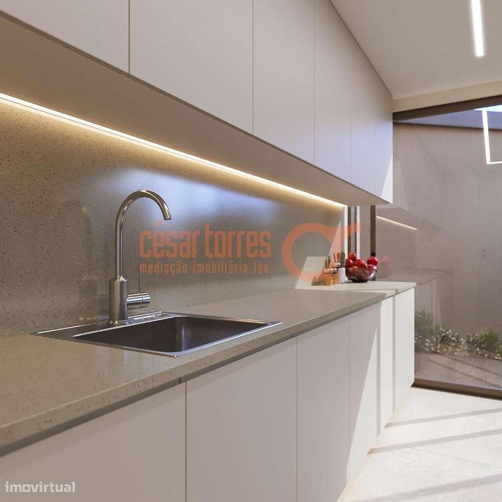 Moradia T4 na Aguda, aproximadamente a 800 metros da praia!-7