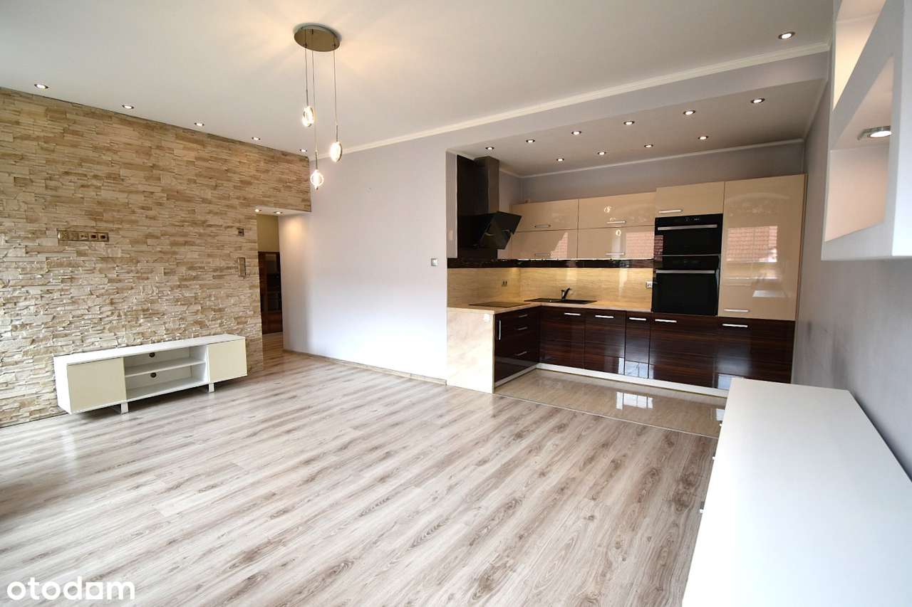 Przestronne Mieszkanie 2 pokojowe na 1 piętrze w centrum - 61,80m2-0