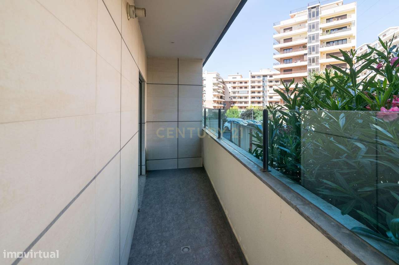 Apartamento T1 nas Colinas do Cruzeiro com Arrecadação e Parqueamento-18