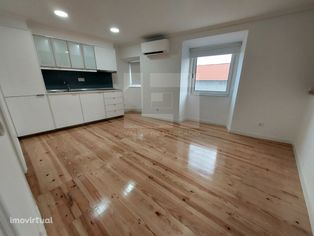 ApartamentoT1, totalmente remodelado, Santa Apolónia