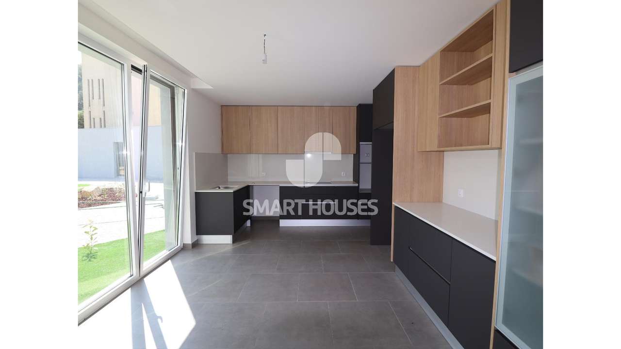 Moradia T3 c/ terraço centro São Romão-6