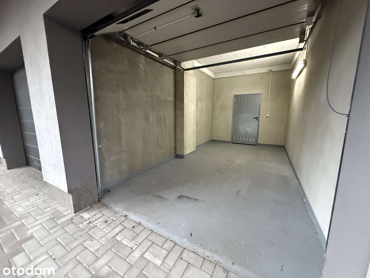 Garaż oraz komórka lokatorska w świetnej lokalizacji - Pełny obrazek: 4/5