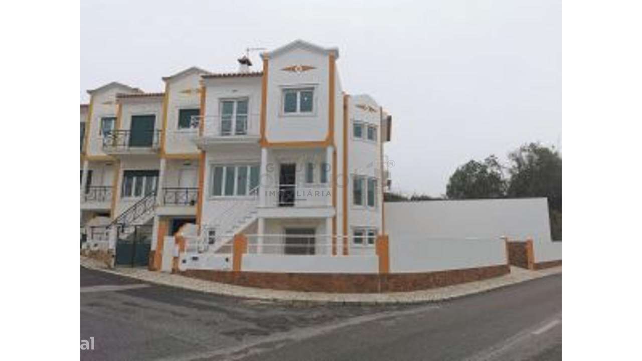 Moradia Geminada T3 em Ericeira-11